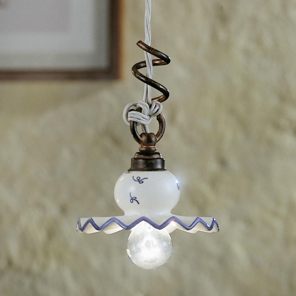 klasicky elegantny keramicky zavesna lampa ferroluce mediteranska obcianska rucne malovana jedinecna vidiecka balaton chata obyvacka spalna kuchyna stol nad jedalen lameridiana lampy talianska toskanska.jpg